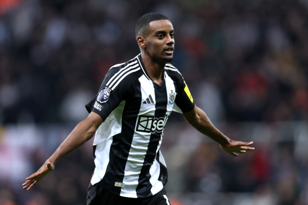 NEWCASTLE UPON TYNE, ENGLAND - JANUARY 15: Alexander Isak of Newcastle United celebrates scoring his team's first goal during the Premier League match between Newcastle United FC and Wolverhampton Wanderers FC at St James' Park on January 15, 2025 in Newcastle upon Tyne, England. 