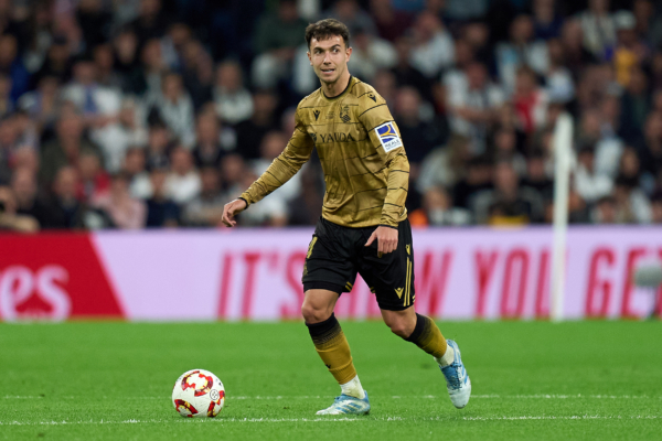 MADRID, SPAIN - APRIL 01: Martin Zubimendi of Real Sociedad controls the ball during the Copa del Rey semifinal match between Real Madrid and Real Sociedad at Estadio Santiago Bernabeu on April 01, 2025 in Madrid, Spain. 