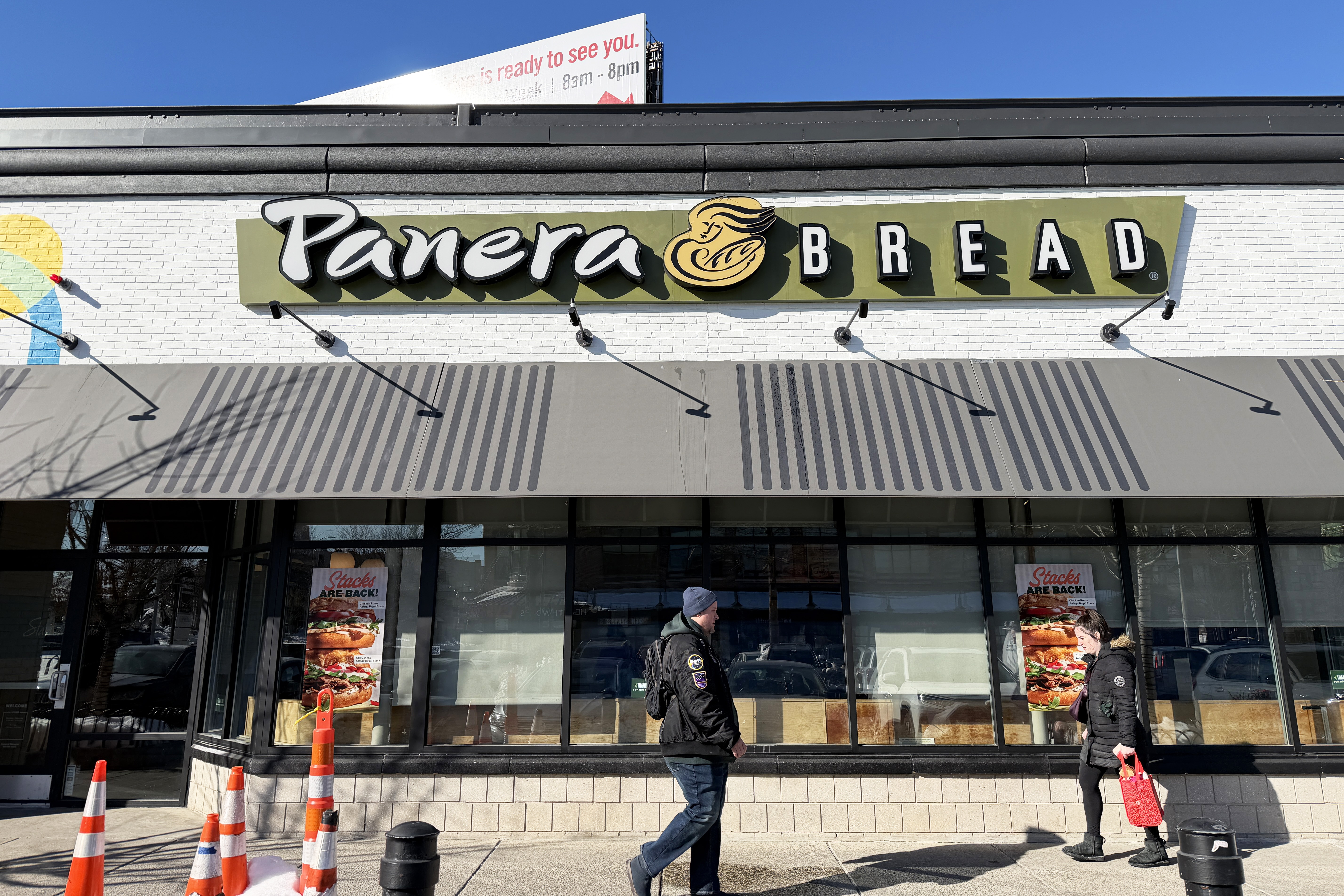 潘娜拉麵包店(Panera Bread)以每日現烤麵包聞名。圖為麻州劍橋市(Cambridge)的一家Panera Bread快餐店。(劉景燁/大紀元)
